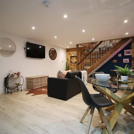 Exquisite Clifton Gem - Football Table Bristol Bagian luar foto